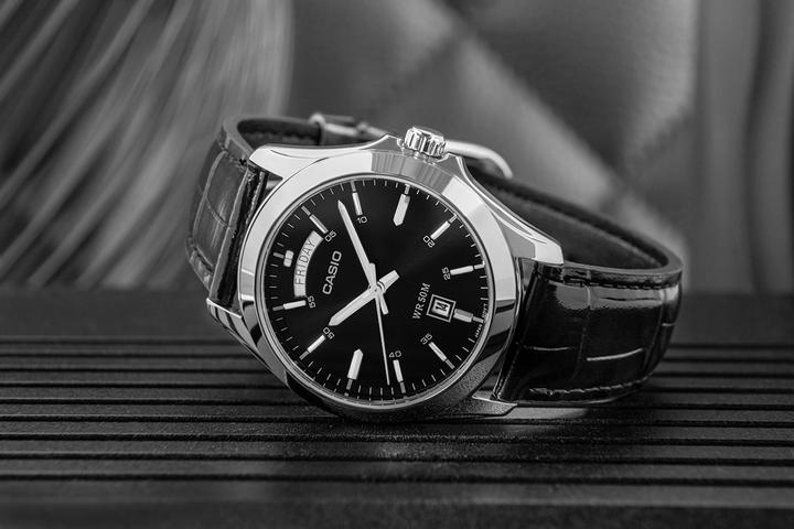 Image du produit Casio COLLECTION Mod. DAY DATE 50m (Montre analogique, 45 mm)