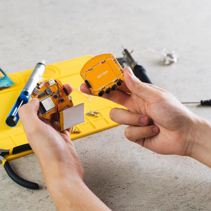 Immagine prodotto CircuitMess CircuitPet - animale domestico virtuale - kit di elettronica
