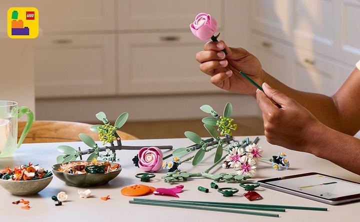 Actual product image LEGO Schöner Rosafarbener Blumenstrauss (10342, LEGO Botanical, LEGO Icons)