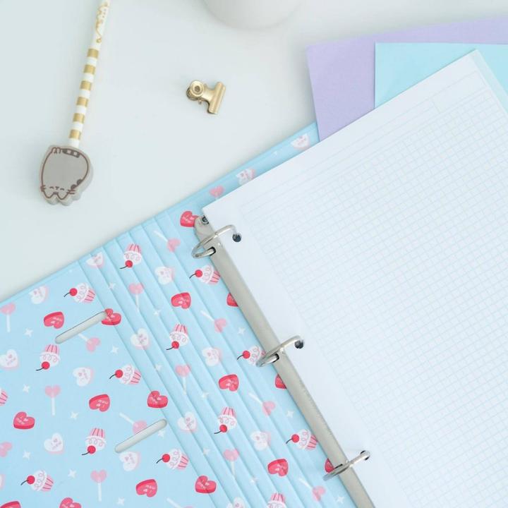 Immagine prodotto Pusheen – A4-Ordner aus der Purrfect Love-Kollektion mit Seiten (4 Ringe, Gummiband) (24 x 31 cm)