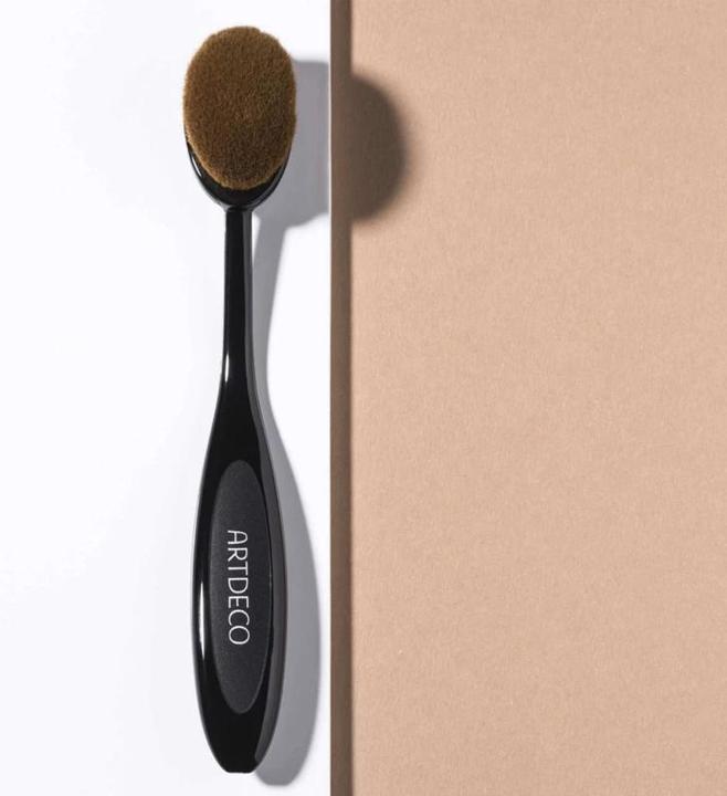 Actual product image Artdeco Medium Oval Brush (Bronzer)