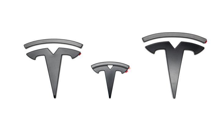 Produktbild Made4EV Logo Embleme in Schwarz für das Tesla Model 3