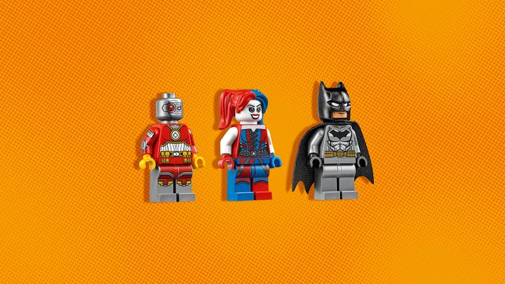 Actual product image LEGO Super Heroes Batman: Gotham City Cycle Chase (76053, LEGO DC)