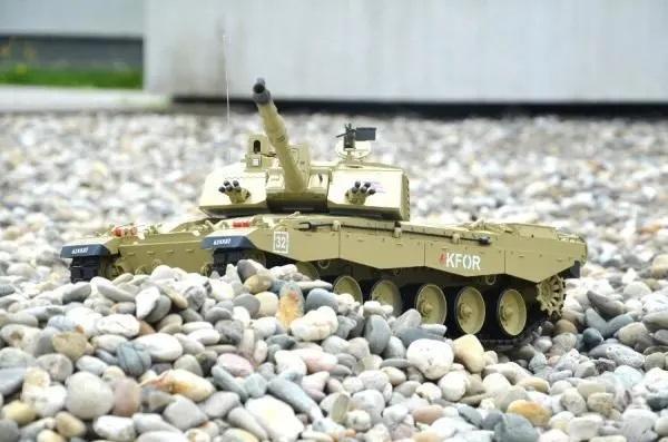 Produktbild Es-toys Heng Long RC Panzer 1:16 Challenger 2 (RTR Ready-to-Run)