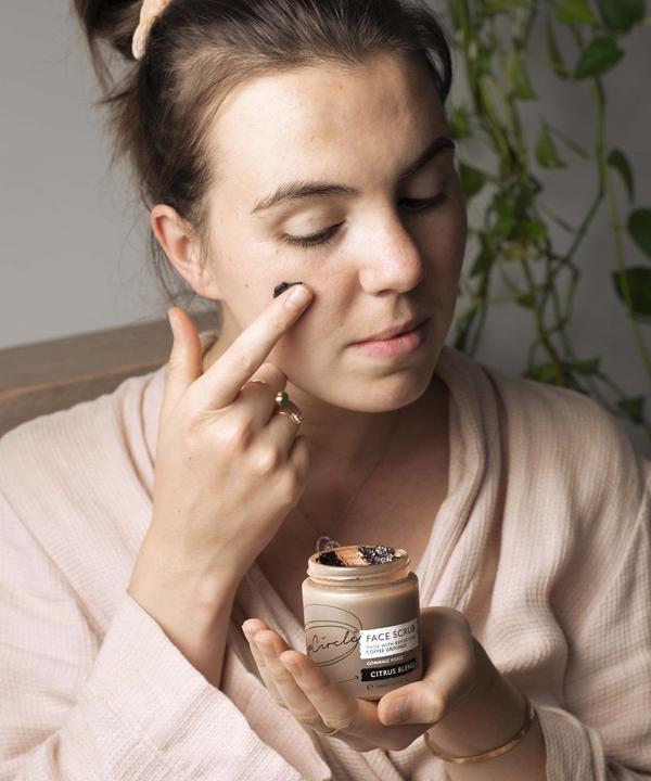 Immagine prodotto UpCircle Peeling per pelli normali e secche Scrub viso al caffè Citrusend 100 ml (Esfoliazione, 100 ml)