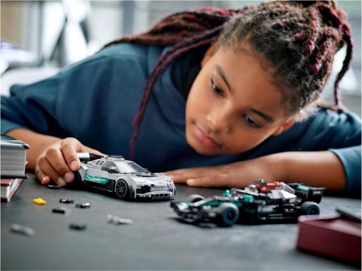 Image du produit LEGO Mercedes-AMG F1 W12 E Performance & Mercedes-AMG Project One (76909, LEGO Speed Champions)