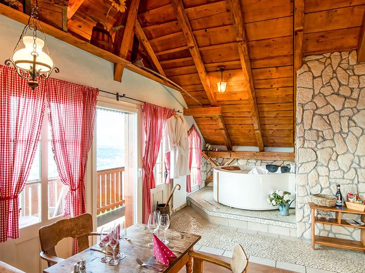 Produktbild Smartbox Romantische Übernachtung in einer Chalet Suite mit Abendessen und eigenem Spa am Thunersee (2 Pers.)
