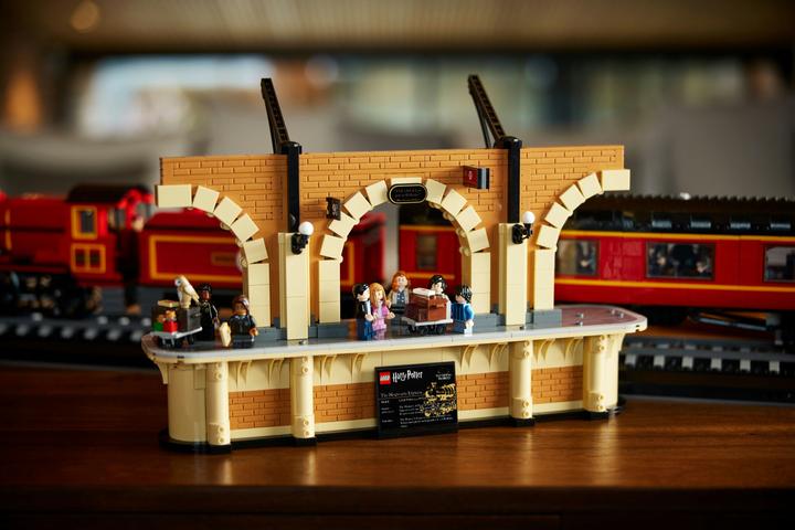 Actual product image LEGO Hogwarts Express – Sammleredition (76405, LEGO Harry Potter, LEGO Rare Sets)