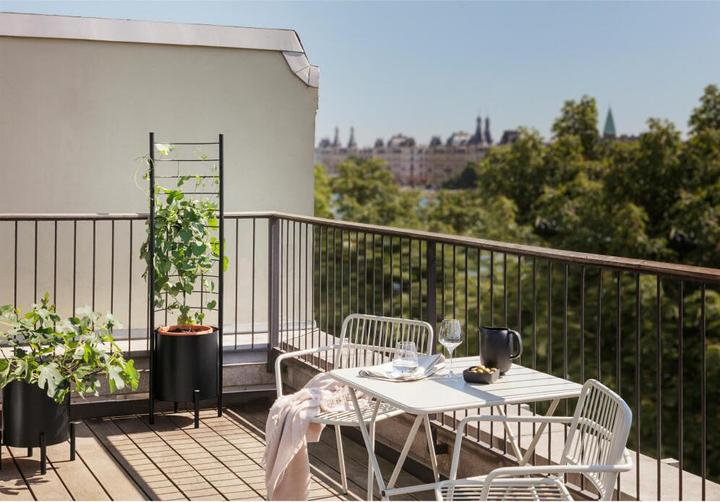 Actual product image Eva Solo - Simply Grow Plant Pot Trellis - Black - 145x42x21 cm