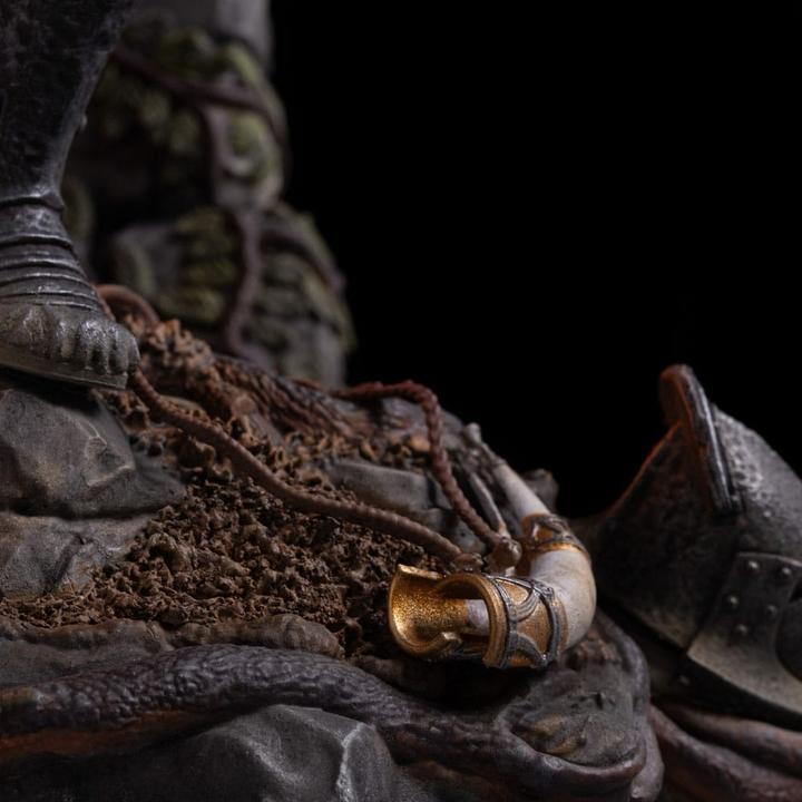 Actual product image Iron Studios The Lord of the Rings Art Scale Statue 1/10 Lurtz, Uruk-Hai Leader 23 cm