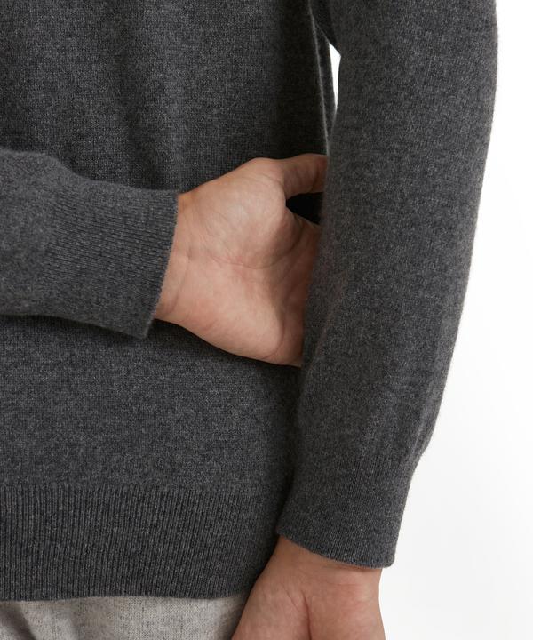 Actual product image Falke LU Classic V-Neck m (XL)