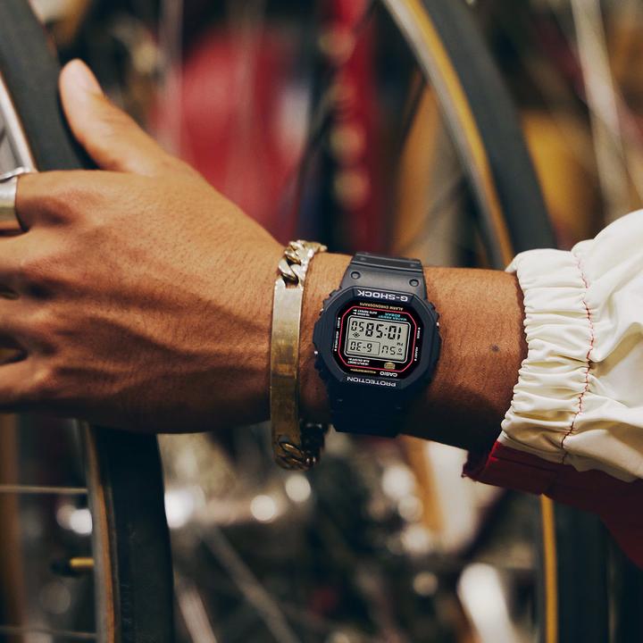 Image du produit Casio DW-5600RL-1ER (Montre numérique, Chronographe, 42.80 mm)