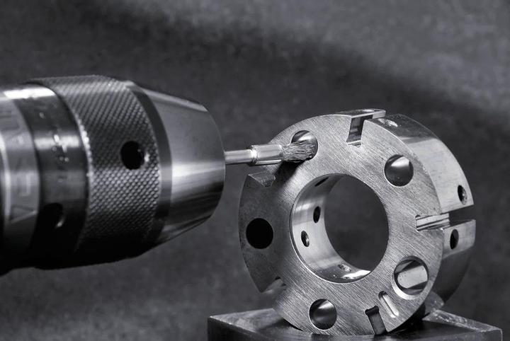 Produktbild Lessmann Miniatur-Pinselbürsten mit 3,0 mm Schaft Drm 5 mm Stahldraht STH gew. 0,10 mm