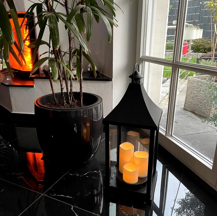 Produktbild Inda-Exclusiv Grosse Laterne Windlicht Stalllaterne Gartenlaterne inkl. 3 LED Kerzen Timer H59xB24cm (1 x)