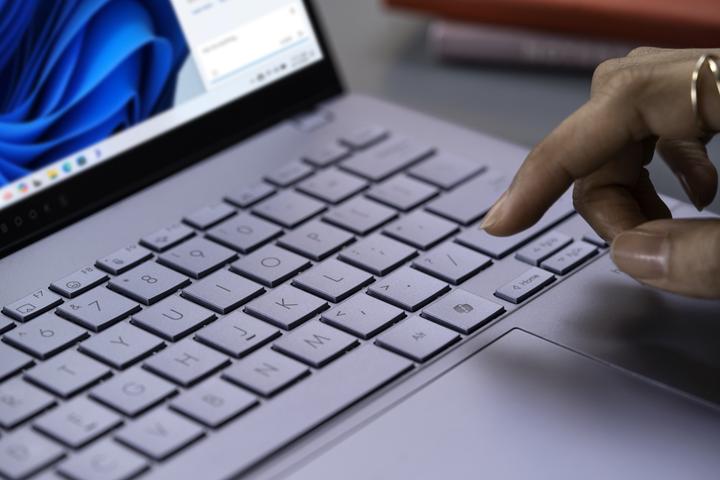 Actual product image ASUS Vivobook S 14 (14", Intel Core Ultra 7 258V, 32 GB, 1000 GB, DE)