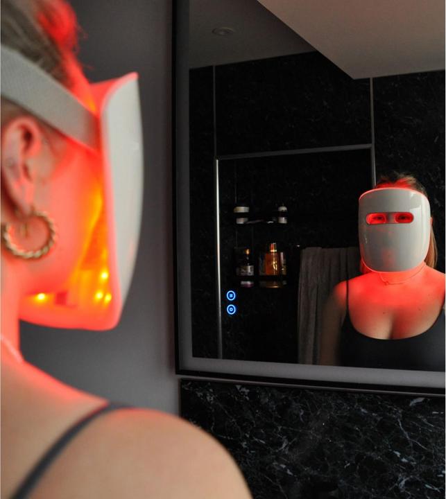 Actual product image TensCare - Glomask Klinisch Bewezen Blauw, Rood en Nabij Infrarood Lichttherapie voor een Jeugdige Uitstralin