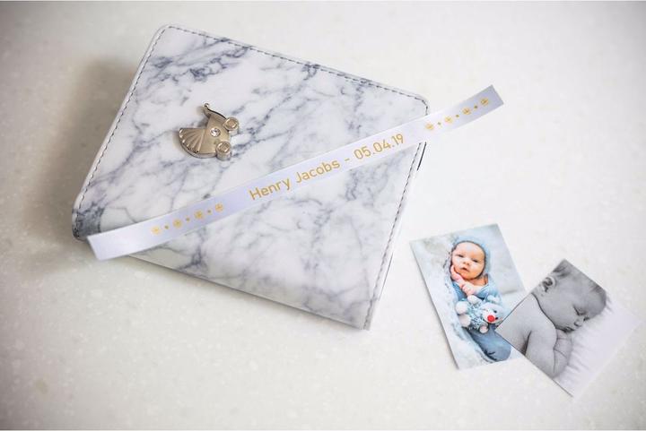 Produktbild Brother TZe-R234 (1.20 cm, Gold, Weiss)