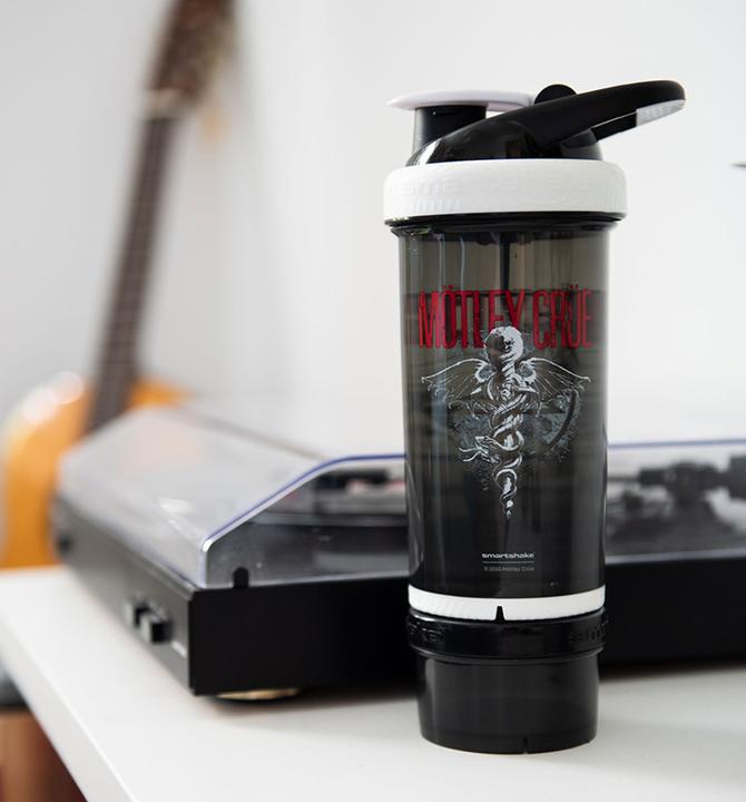 Actual product image Smart Shake Smartshake Revive Mötley Crüe (750ml) (0.75 l)