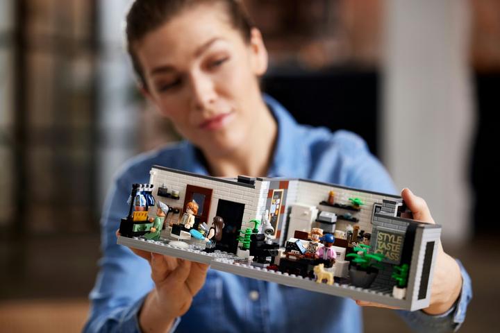 Image du produit LEGO Queer Eye – Le loft des Fab 5 (10291, LEGO Creator Expert, LEGO difficiles à trouver)