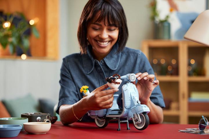 Image du produit LEGO Vespa 125 (10298, LEGO Icons, LEGO difficiles à trouver)