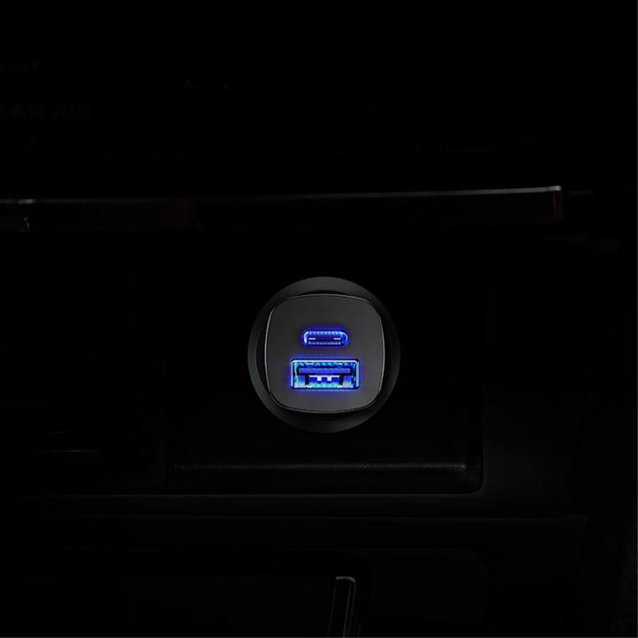 Image du produit Baseus Chargeur de voiture métallique carré USB/TypeC (30W)
