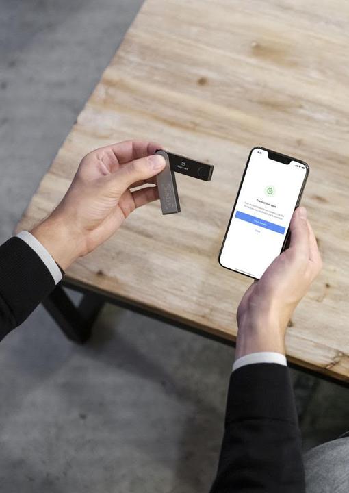 Image du produit Ledger Nano X - Noir onyx (Bitcoin, Lithécoïne, Ubiq, Bitcoin cash, Komodo, Zcash, Ethereum Classic, éther, Vertcoin, Stellaire, Neo, Se dépêcher)