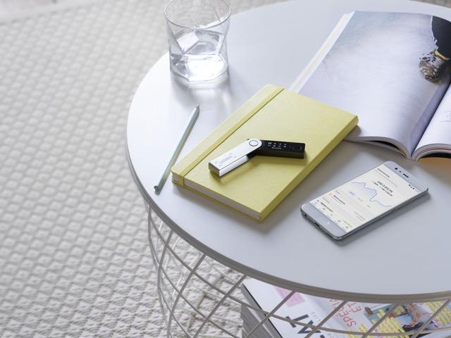 Image du produit Ledger Nano X - Noir onyx (Bitcoin, Lithécoïne, Ubiq, Bitcoin cash, Komodo, Zcash, Ethereum Classic, éther, Vertcoin, Stellaire, Neo, Se dépêcher)