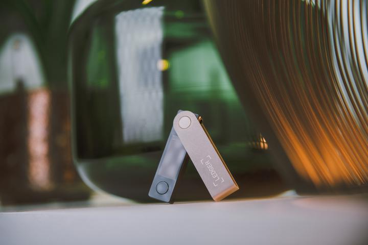 Image du produit Ledger Nano X - Noir onyx (Bitcoin, Lithécoïne, Ubiq, Bitcoin cash, Komodo, Zcash, Ethereum Classic, éther, Vertcoin, Stellaire, Neo, Se dépêcher)