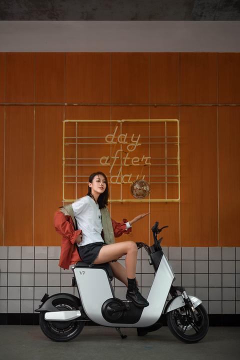 Immagine prodotto Yadea Scooter V7 (25 km/h, 400 W)