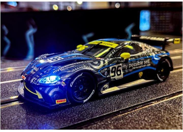Produktbild Carrera Aston Martin Vantage GT3