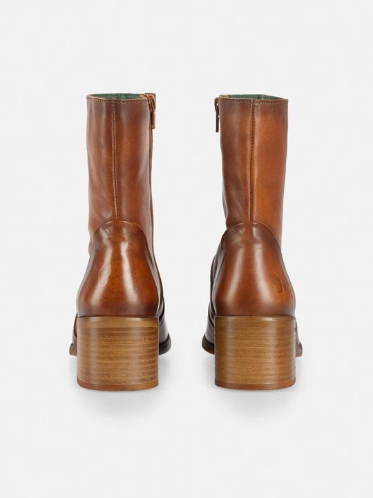 Actual product image Felmini MIRA D948: Simple but elegant boots with a low heel made from cognac-coloured leather, with a (42)