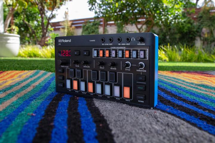Produktbild Roland J-6