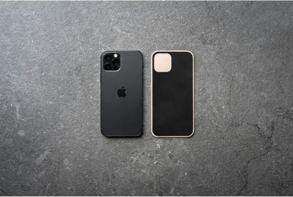 Actual product image Nomad Leather Skin iPhone 13 Pro Max Black (Apple iPhone 13 Pro Max)