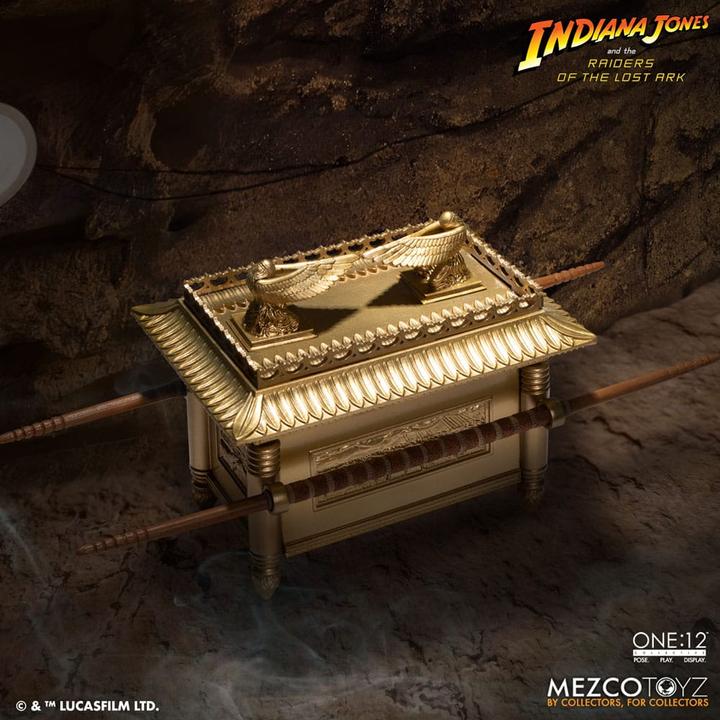 Image du produit Mezco Toys Indiana Jones figurine 1/12 Major Toht and Ark of the Covenant Deluxe Boxed Set 16 cm