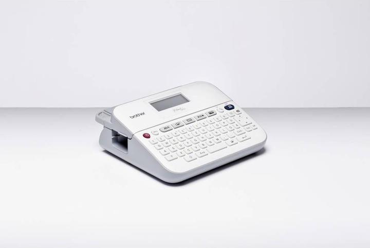 Actual product image Brother PT-D400BP + 5 free label tapes