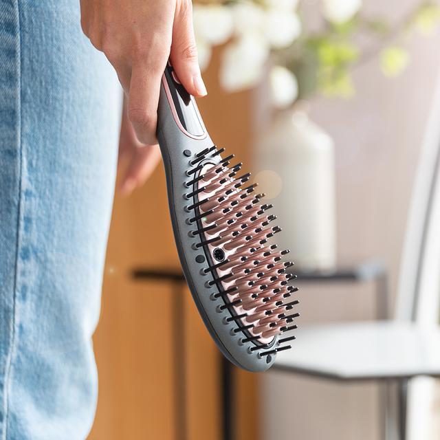Actual product image Cecotec Bamba InstantCare 800 Travel Brush 26W Tourmaline Ceramic Coating 190º LED Display 1100 Smooth Brush