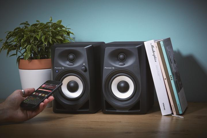 Actual product image Pioneer DJ Dm-40bt (Electrical connection)