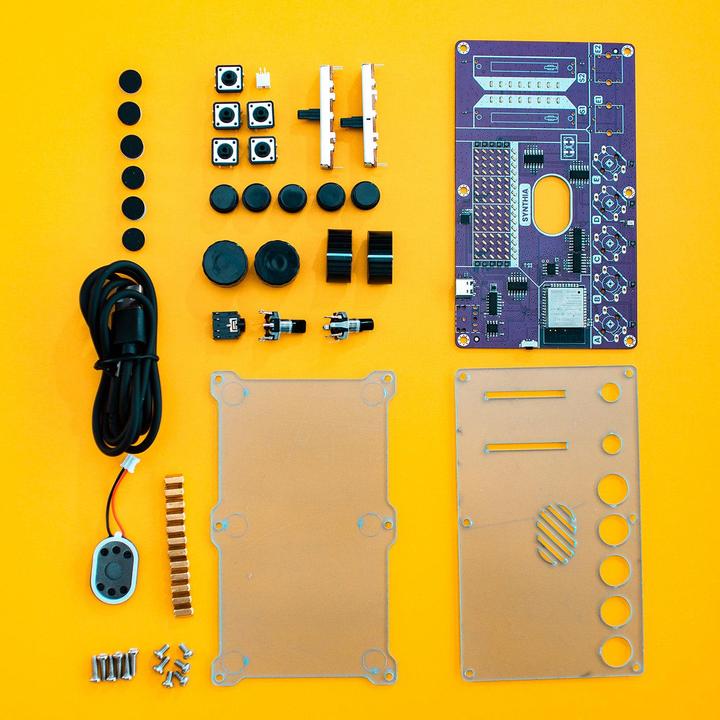 Produktbild CircuitMess Synthia - Synthesizer - Elektronik Bausatz