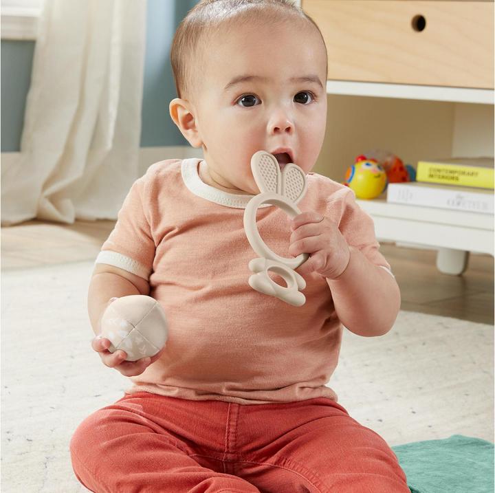 Produktbild Fisher-Price Sensorische Erlebnisse Geschenkset, 4 sensorische Spielzeuge mit feinmotorischen Aktivitäten für Bab