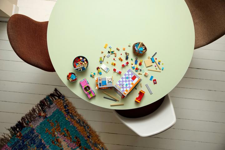 Actual product image LEGO 10352 The Simpsons: Krusty Burger (10352, LEGO Icons)