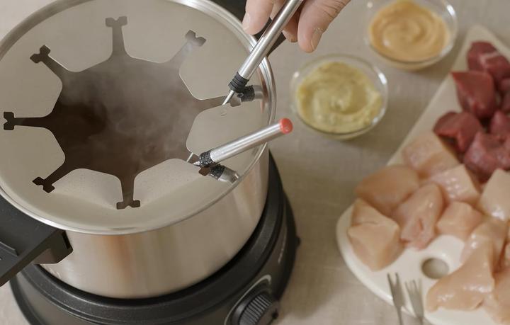 Produktbild Severin elektrisches Fondue-Set mit farblich markierten Gabeln (Fondue Chinoise)