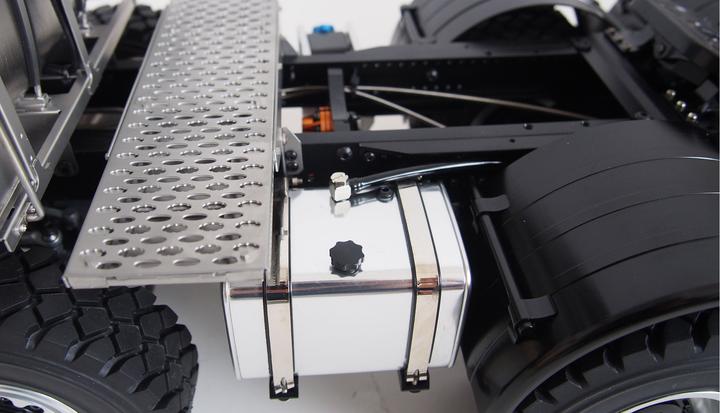 Produktbild Amewi Schwerlast Sattelzug T81E (RTR Ready-to-Run)