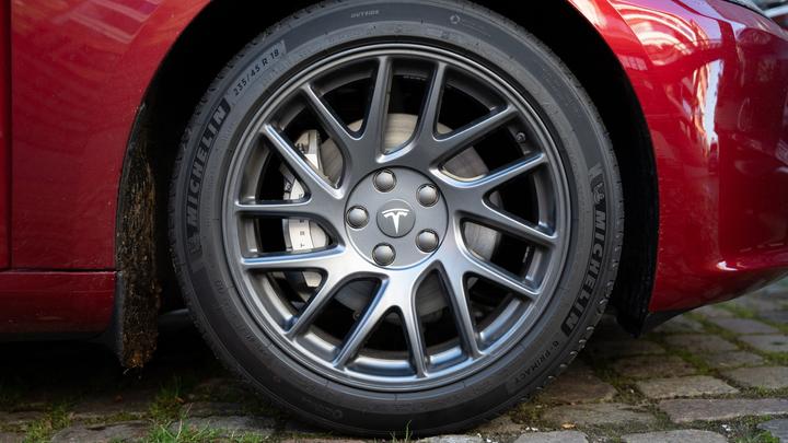 Produktbild Made4EV Radmutterabdeckungen (20x) für alle Tesla Modelle