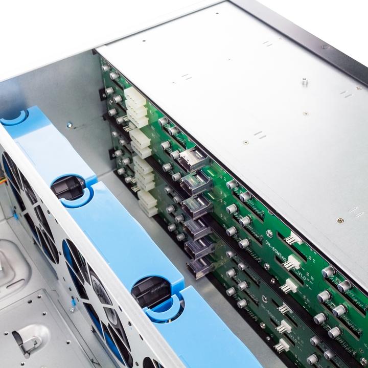 Actual product image Fantec SRC-4240X07 24XSAS andS