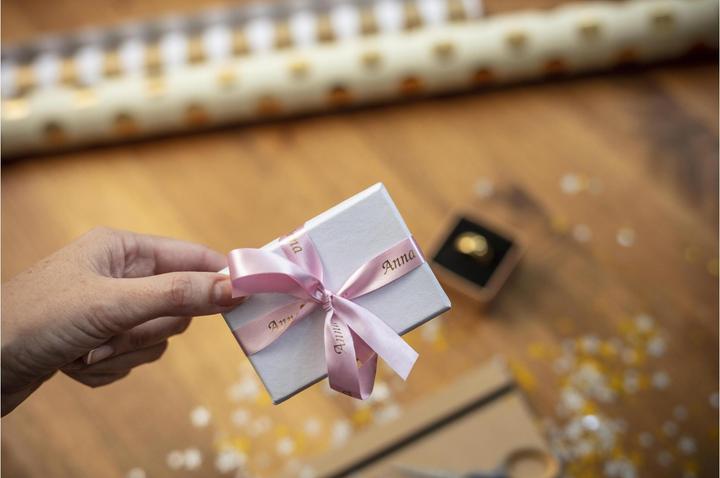 Actual product image Brother TZe-RE34 (1.20 cm, Gold, Rose)