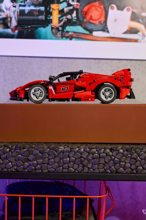 Productafbeelding LEGO Ferrari FXX K (42212, LEGO Technic)