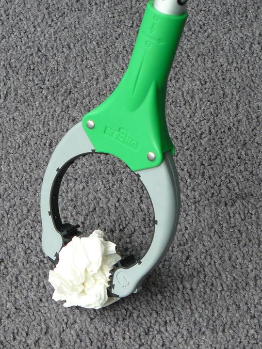 Actual product image Unger NiftyNabber Trigger all-purpose gripper (63 cm long, waste tongs, with magnetic tip, gripping head (1 pcs.)