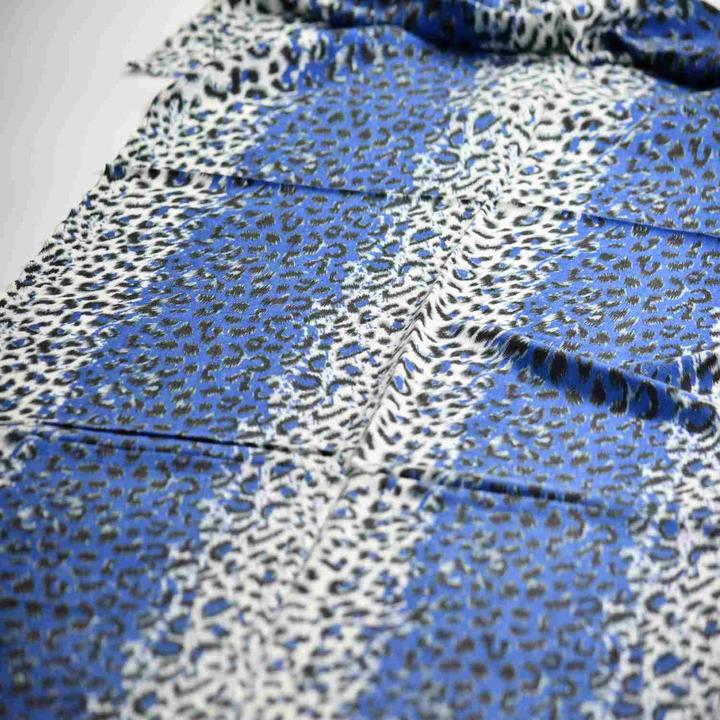 Produktbild Blue Chilli Schal mit Leopardenmuster