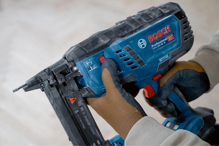 Produktbild Bosch Professional Akku-Holzklammerer GTH 18V-38 M
