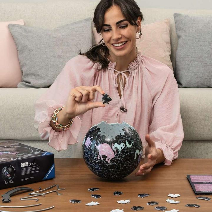 Actual product image Ravensburger Glow In The Dark Star Globe (180 pieces)
